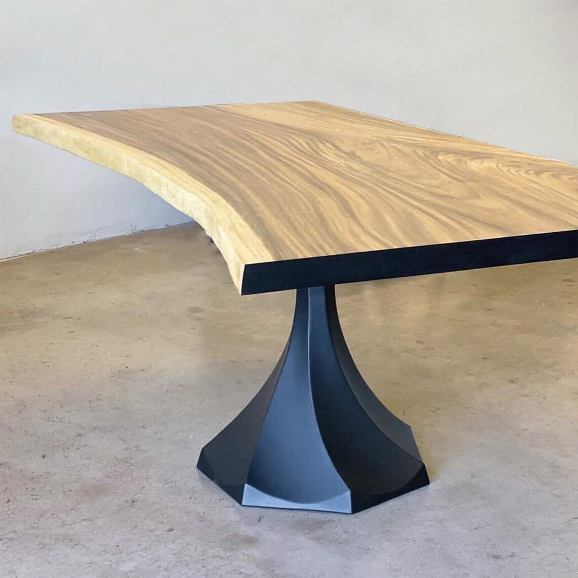 Catia Pedestal Table