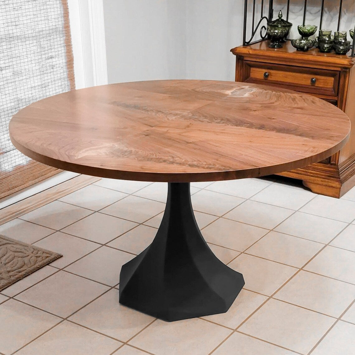 Catia Pedestal Table