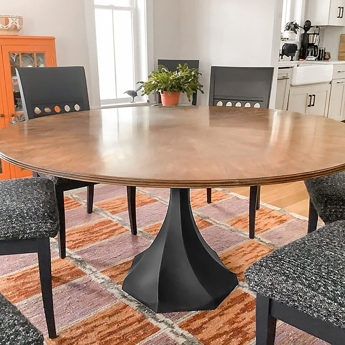 Catia Pedestal Table